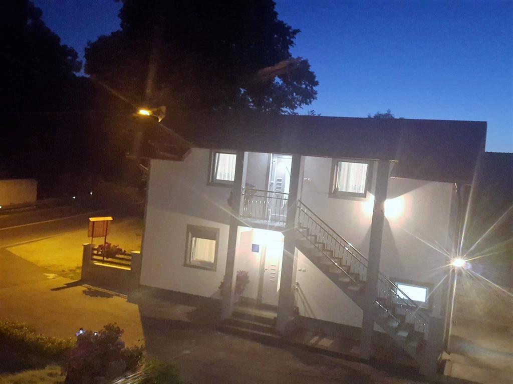 Guesthouse Samolov Vrhovine Exterior photo