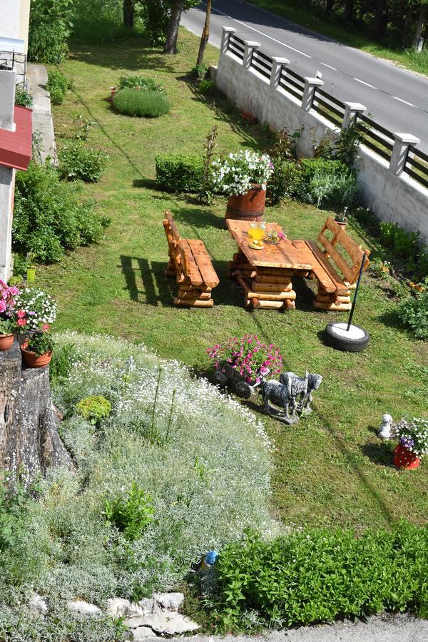 Guesthouse Samolov Vrhovine Exterior photo