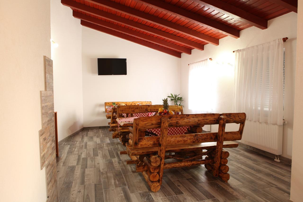 Guesthouse Samolov Vrhovine Exterior photo