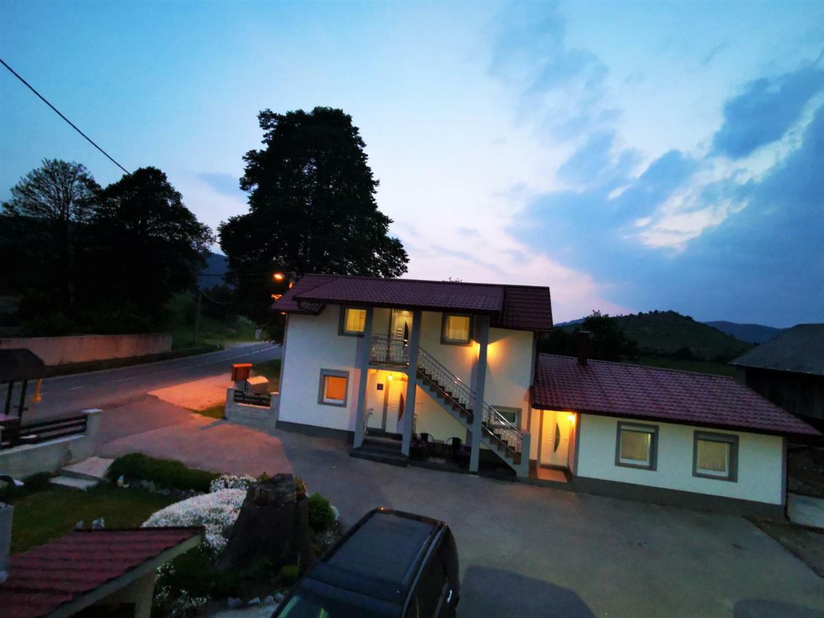 Guesthouse Samolov Vrhovine Exterior photo